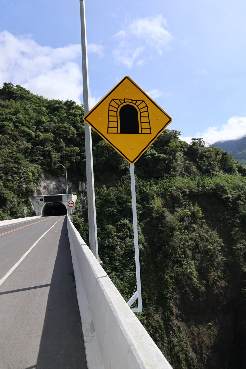 CHEC_Americas's tweet photo. The goal of the #Mar2 project in Colombia 🇨🇴 is to reduce travel time from Medellín to Necoclí from 8 hours to 4 hours. The construction work is 254 km long, it has 63 bridges and 12 tunnels. #weareCHEC #CHECColombia https://t.co/eSB3Ek25tb