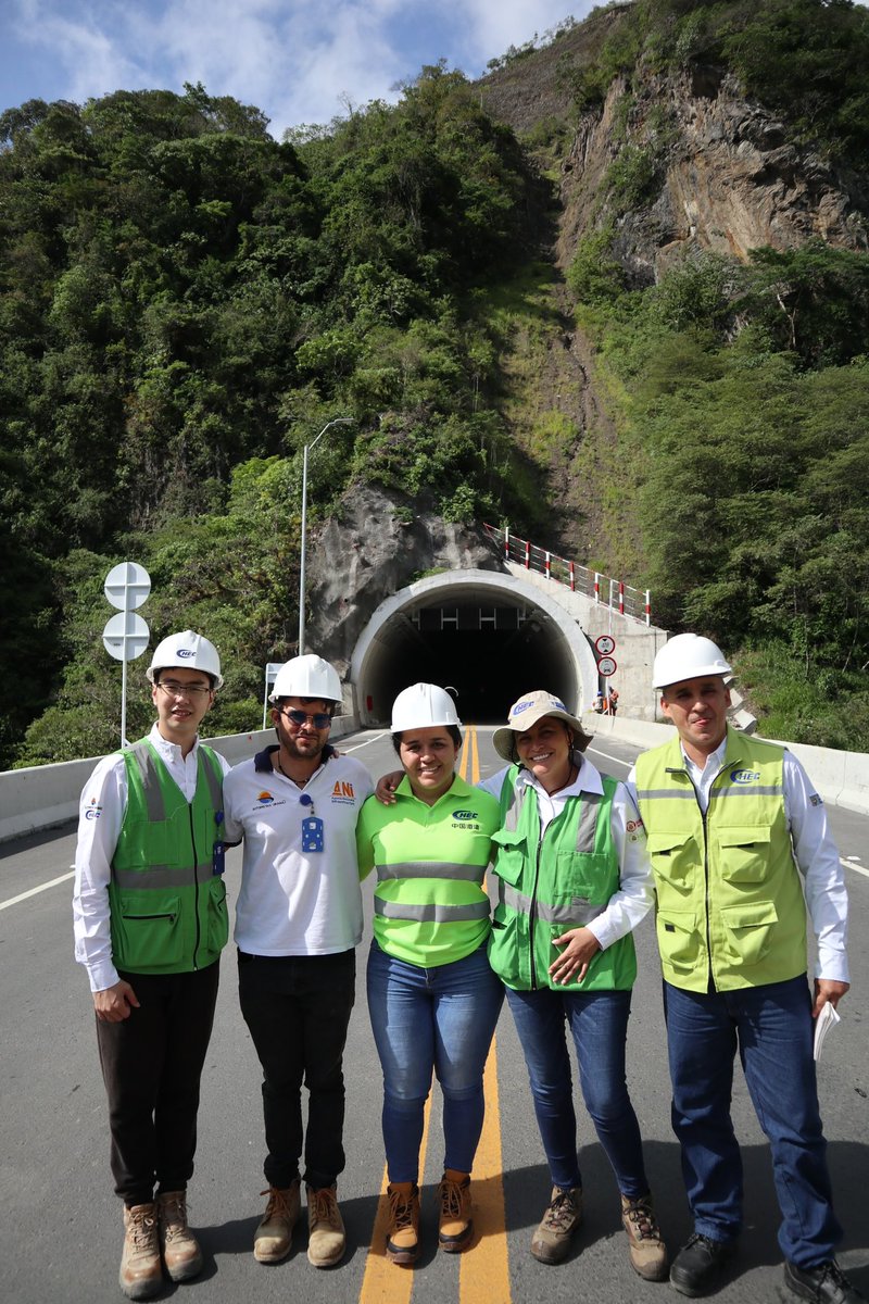 CHEC_Americas's tweet photo. The goal of the #Mar2 project in Colombia 🇨🇴 is to reduce travel time from Medellín to Necoclí from 8 hours to 4 hours. The construction work is 254 km long, it has 63 bridges and 12 tunnels. #weareCHEC #CHECColombia https://t.co/eSB3Ek25tb