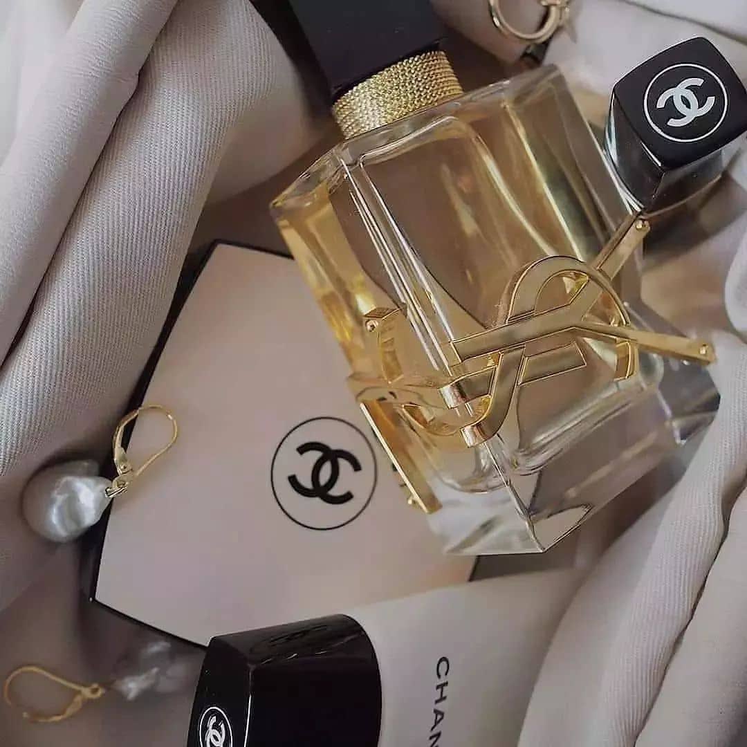 Describe this bag in three words!

Mine are: wonderful, feminine and classic ✨ #judithleiber #judithleiberny #judithleibercouture