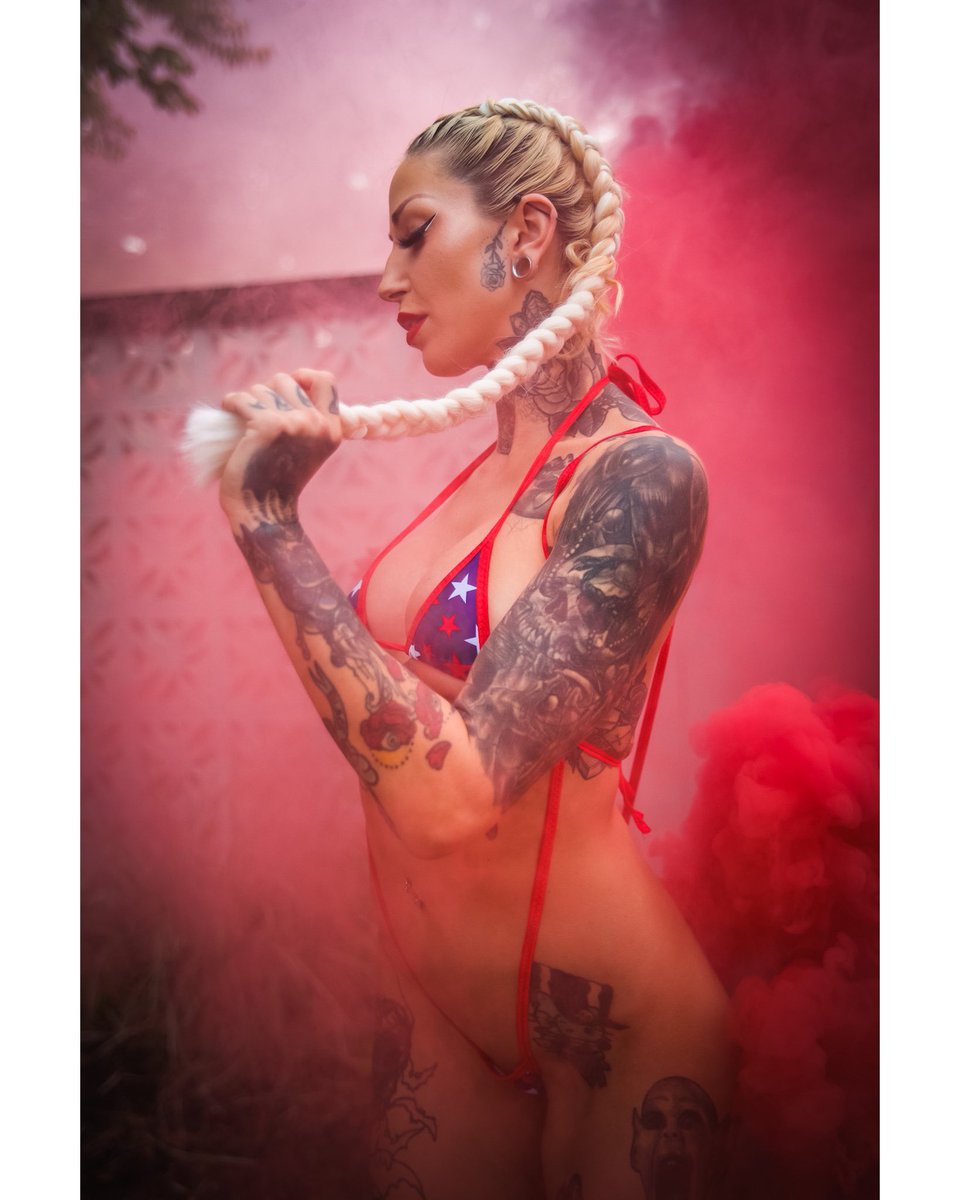 jessijean88's tweet photo. I hope everyone had a wonderful 4th
#inked #inkedmodel #inkedbooty #booty #4thofJuly #tattoos #tattoomodel #lust #smokebomb #smokeshow https://t.co/VfFpMKQftw