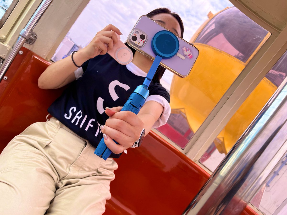 ShiftCam_JP's tweet photo. #SnapPod にiPhoneを取り付けて、#SnapGrip をリモコンシャッターにすれは自撮りも簡単📷✨
#自撮り
#MagSafe
#Bluetooth接続
#スマホ写真 https://t.co/1fek6mGqKC