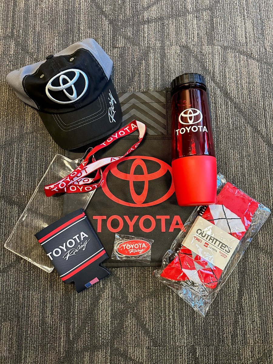 𝗚𝗶𝘃𝗲𝗮𝘄𝗮𝘆
RT + Like this tweet to win a Toyota Racing prize pack!

Winner will be selected on July 18.
