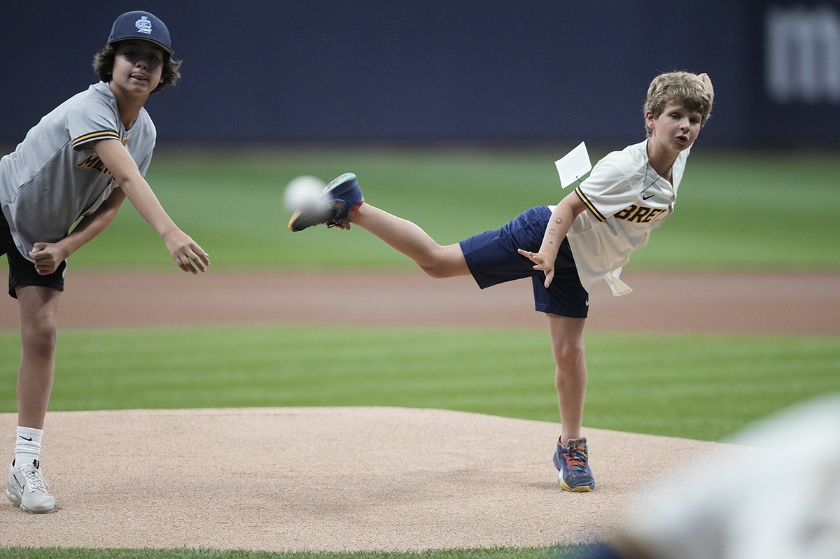 Brewers's tweet photo. Remembering a great. 

Sal Bando's grandsons threw out tonight's first pitch in honor of the late Brewers alum and former General Manager.

#ThisIsMyCrew