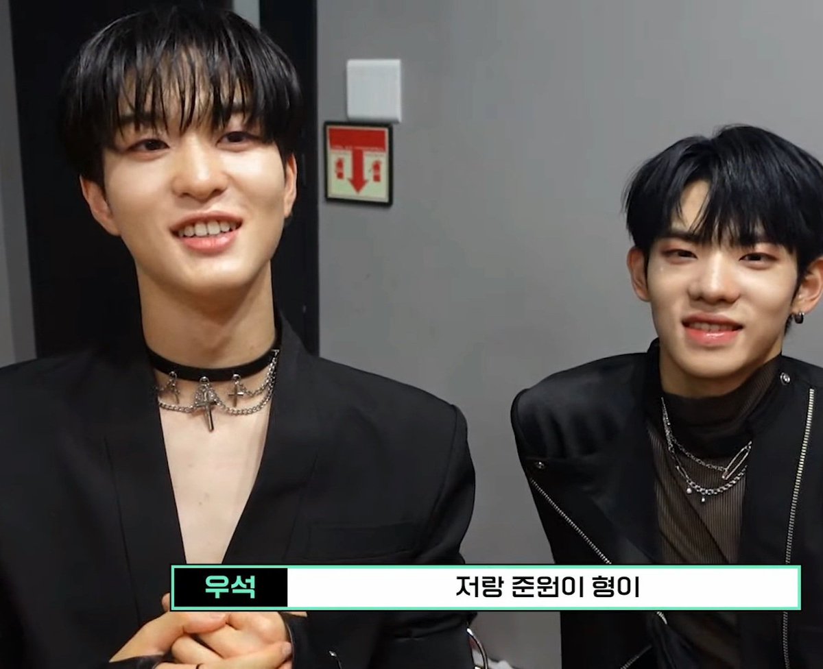junwonbrasil's tweet photo. O Wooseok disse que ele e o Junwon estão tomando banho juntos esses dias 🤨

#FANTASYBOYS #판타지보이즈 #YUJUNWON #유준원 @wooseokbrasil https://t.co/57FWegFwXO