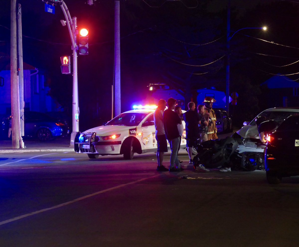 cdmedia911's tweet photo. Accident avec blessé hier soir à Terrebonne, un véhicule et deux scooters d'impliqués. https://t.co/9T0cZq7D79
