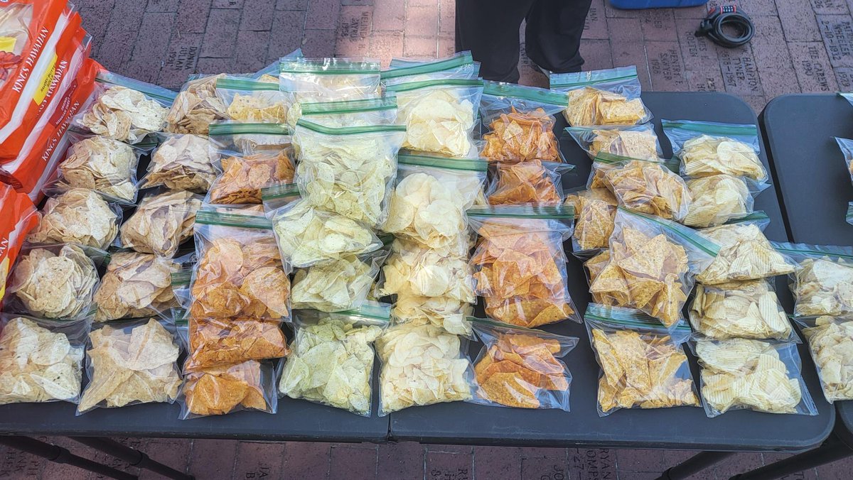 Pictures from todays share!! Our volunteers are killing it ❤️

#activism #mutualaid #communityservice