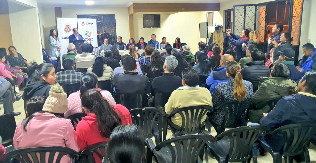 CSC_CUENCA's tweet photo. 👨‍👩‍👧‍👧Familias de la parroquia El Valle se unen al proyecto de ALARMAS COMUNITARIAS.

Esta noche más de 80 familias de las comunidades Tierras Coloradas, Guncay y Carmen de Baguanchi recibieron sistemas modernos de alarmas comunitarias.

@czamoramatute
@cuevavpablo https://t.co/N0oc81udcc