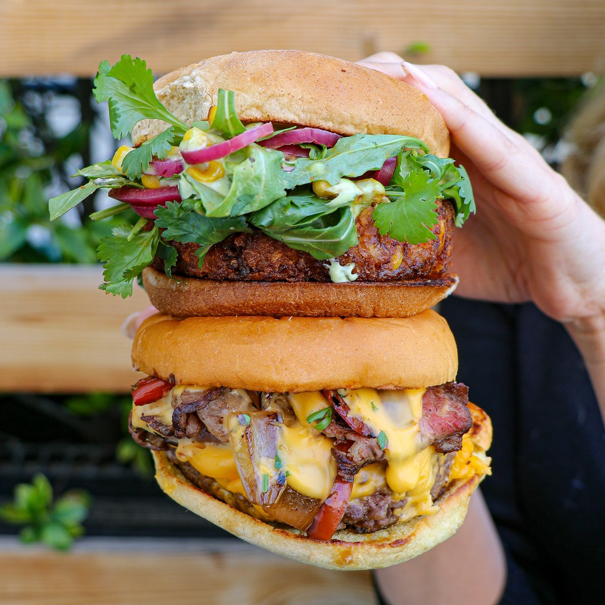 STACK IT UP 🙌🏼 #blacktapthat #burgers #tritip #cheesesteak #peppers #crispy #cauliflower #corn #delish #stacked #vegas #venetianvegas #blacktaplv