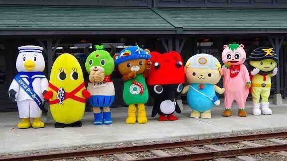 mondomascots's tweet image. Ororon 8, a giant robot made from 8 local mascots joined together like Voltron. promotes the Fukagawa-Rumoi Expressway in Hokkaido, Japan.