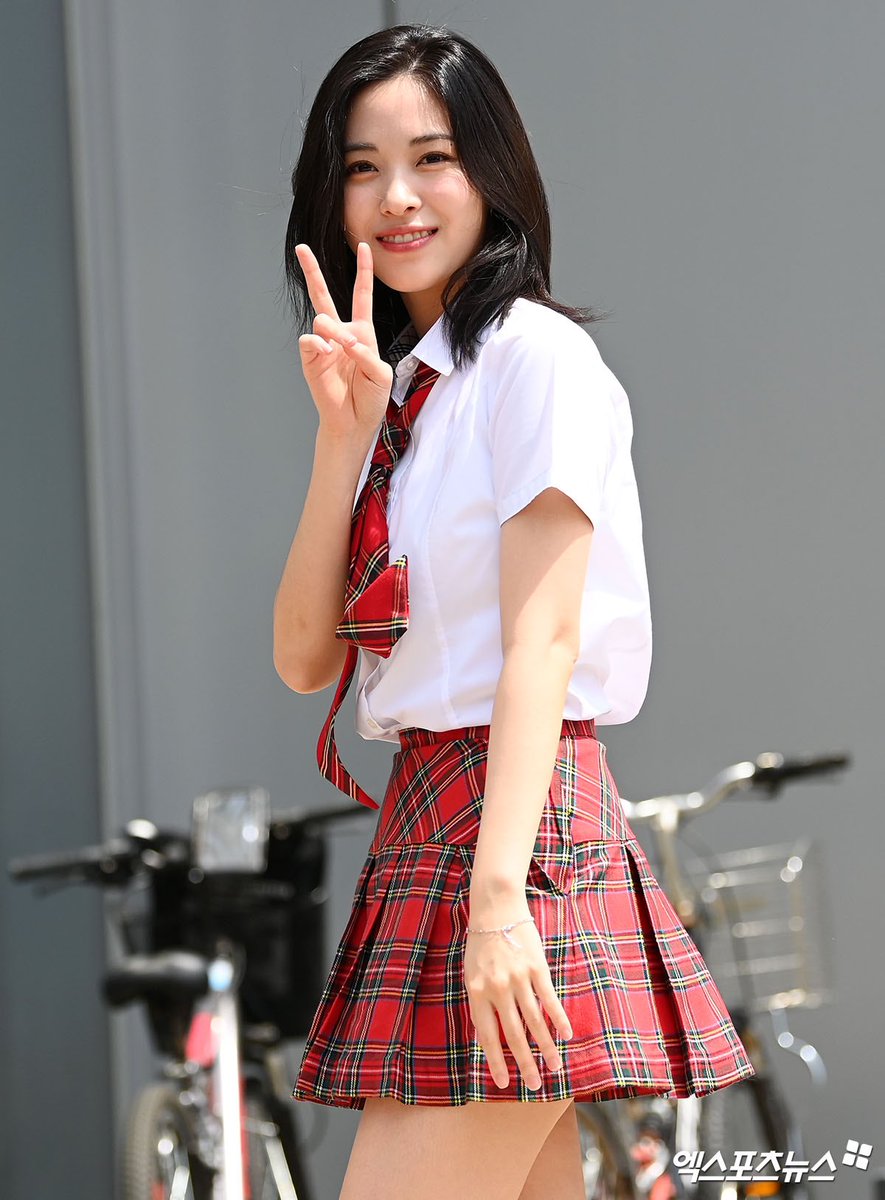 theryujinpics's tweet photo. ryujin for knowing brothers filming https://t.co/SMiBm4Cxwc