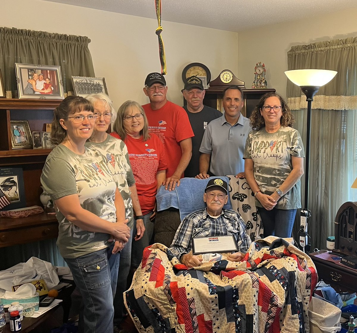 barrydlee1's tweet photo. SEW Casey was honored to present Mr. Glen Emerson, E-4 United States Army, his “Quilt of Valor” quilt today.  🇺🇸 

Glen Emerson served from 1957-1960.  He was stationed in Germany for two years.
#quiltsofvalor
#thankaveteran
#HonorOurVeterans https://t.co/qM5SHWiOAU