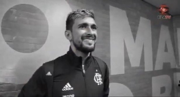 wanna_s's tweet photo. BH toca na bola 
Eu :  
 #FLAxCAP https://t.co/SsZX551M1p