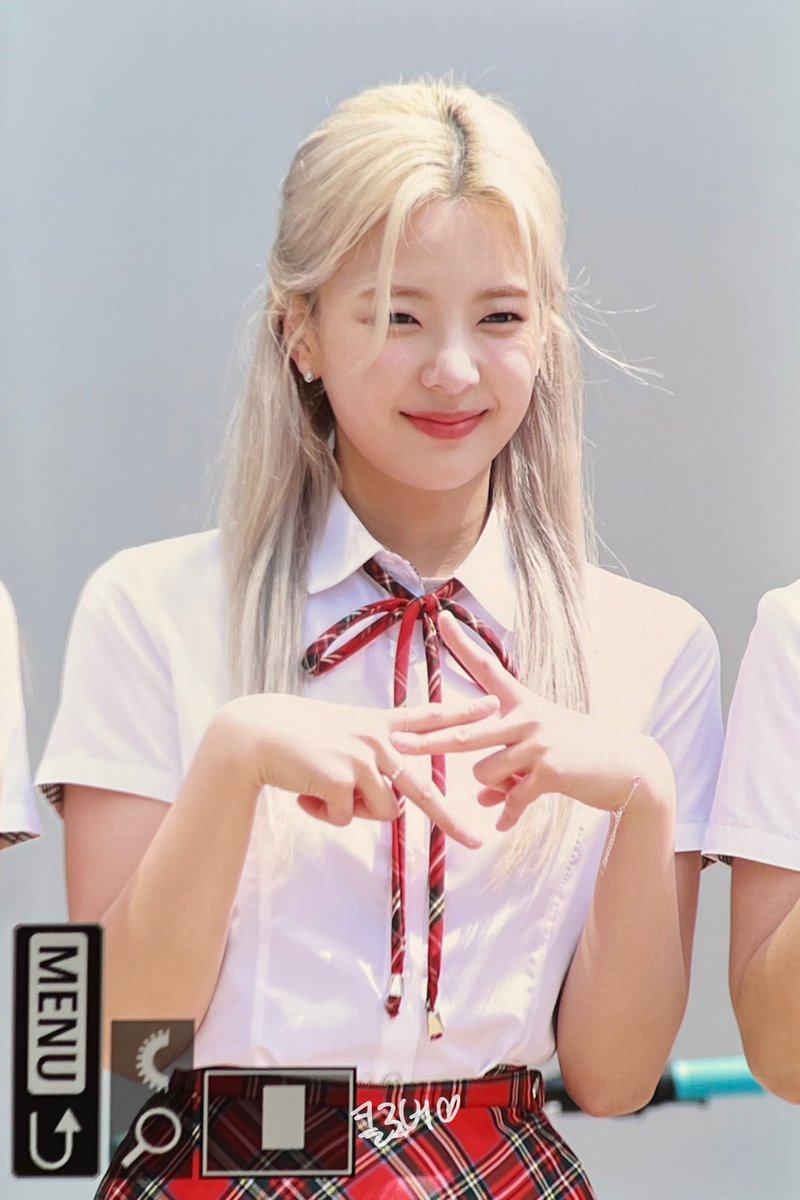 lc_cjs's tweet photo. 230706 아형 녹화 화이팅 🦾🩵 #ITZY #있지 #LIA #리아 https://t.co/VSHSPBPWxW
