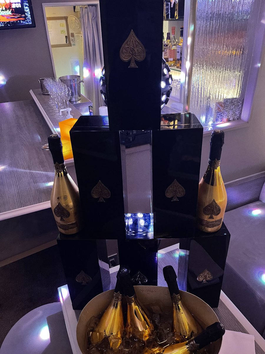 Glareyt6's tweet photo. 気づいたらぜんぜん銀座っぽくないw
もう飲みたくない！w https://t.co/ZO6Hairf7d