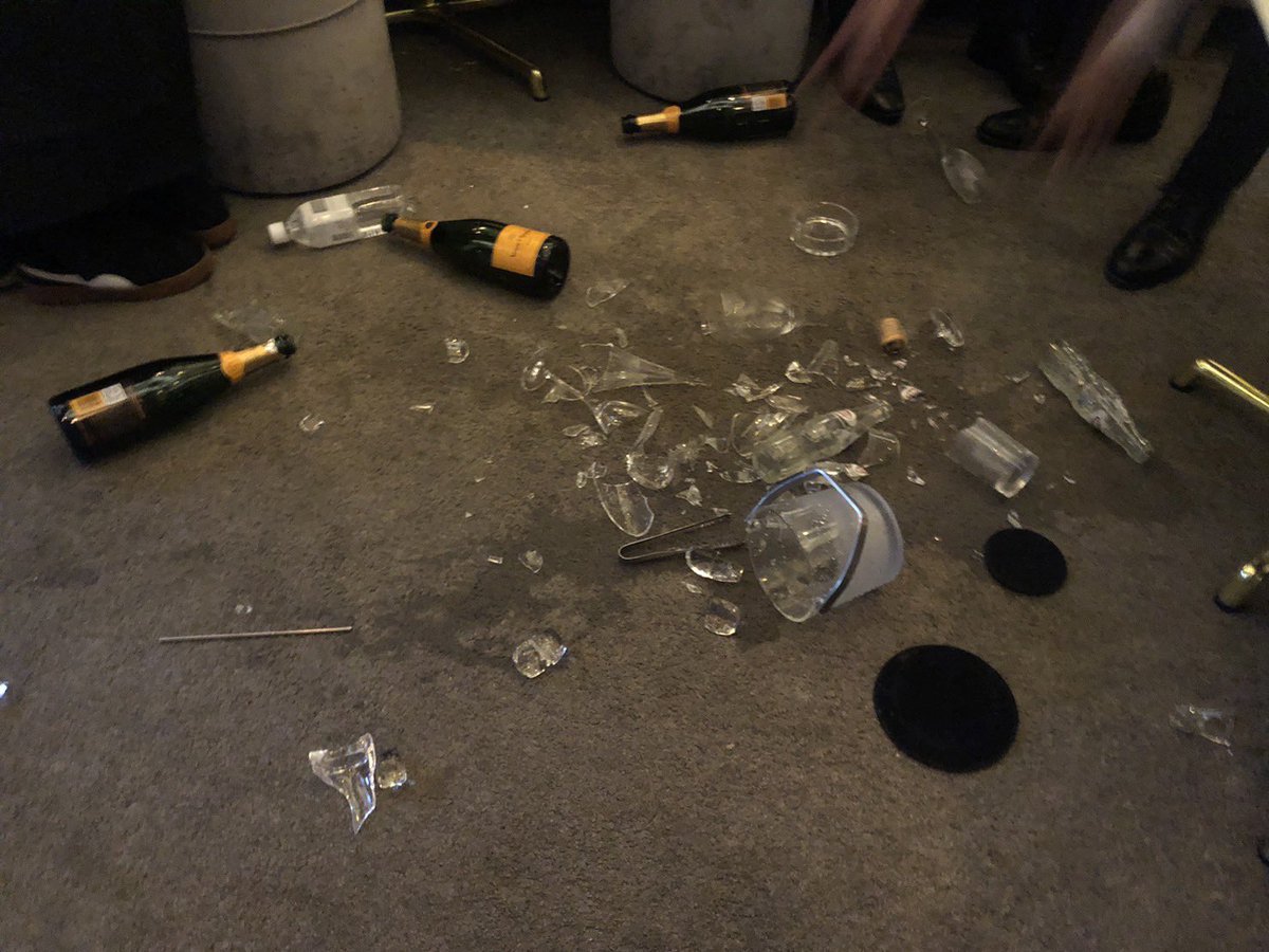Glareyt6's tweet photo. 気づいたらぜんぜん銀座っぽくないw
もう飲みたくない！w https://t.co/ZO6Hairf7d