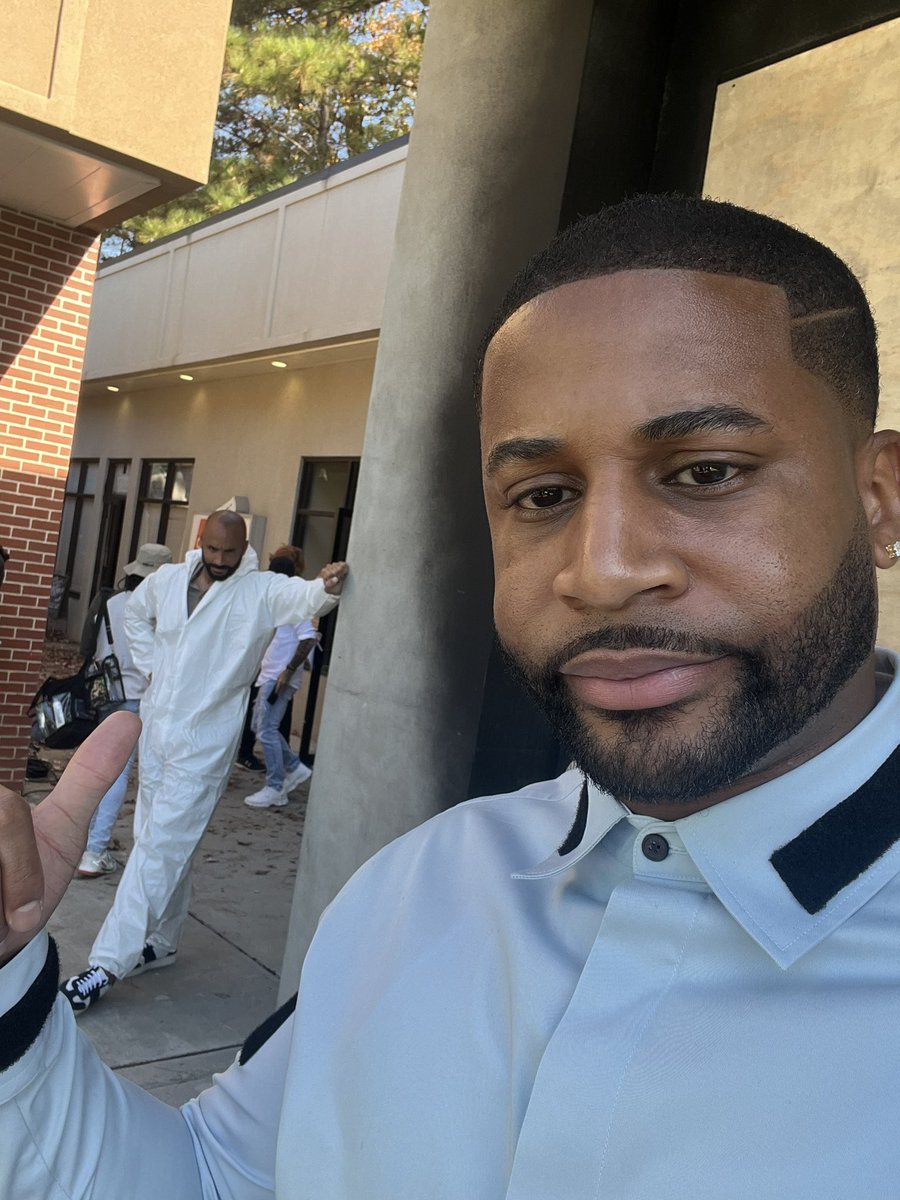 iamdevale's tweet photo. This is the look of a guy @SourceRadiance that’s always up to something but also always ready to help. 😂😂😂
#SistasOnBET https://t.co/kG0CrDjiCJ