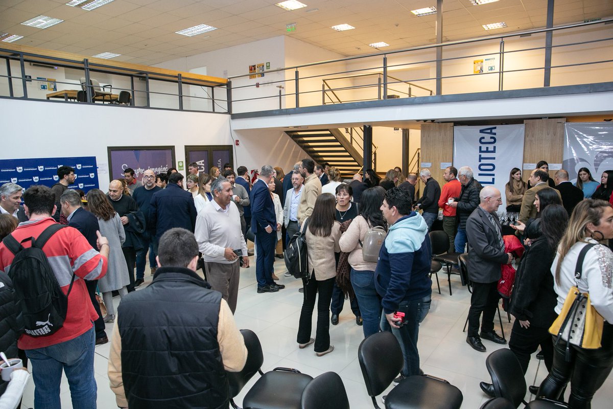 Los que traen ideas: bien! Los que las concretan: muy bien! Los que generan espacios e instrumentos para que "muchos" propongan, construyan, mejoren, transformen: son lo más!  Es bueno saber que en la <a href="/uchampagnat/">Universidad Champagnat</a> hay muchos de ellos. Felicitaciones <a href="/Fer__Bernabe/">Fernanda Bernabe</a> por el #IGP-UCH