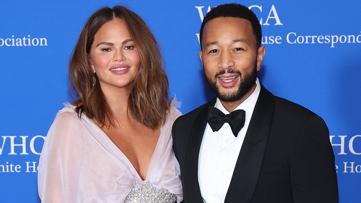 See Chrissy Teigen and John Legend's kids pose together in matching outfits |  Entertainment tonight

    Arrow-Left-MobileLeft arrowArrow-Right-MobileRight arrowGroup 7Copy the gallery icon 2Copy video play button 5Hamburger #Babiesandchildren

https://t.co/sBLB9dcoqA https://t.co/AN8szXNB23