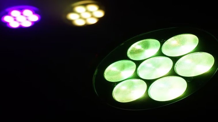 Soundhouse_jp's tweet photo. \セール対象商品/
目玉商品👀💥
ライブハウスやイベントに!
12WのLEDを装備。色にこだわる人におすすめです💡✨
EK PRO / LiteParPro 7H LEDパーライト
https://t.co/Joi8wxogZk
🔽セール会場はこちら🛍️
https://t.co/1UZyom99y4
#サウンドハウス #照明 #EKPRO https://t.co/pKKdPLNUzA
