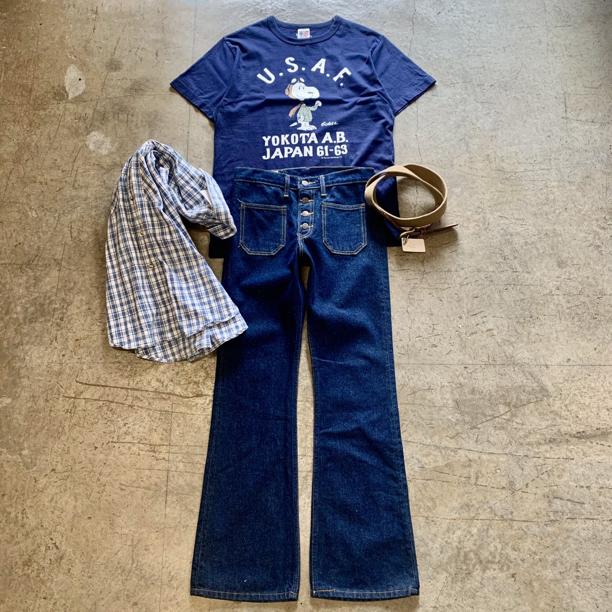 GASLAMPSQUARE_2's tweet image. 🌈#vintagetshirt #buzzricksons #ガスランプスタイル 🌈
操縦士仕様のスヌーピーが凛々しいTee☝︎
日中は羽織ってきたシャツを脱いで
お気に入り達を着飾らず、
シンプルにまとめて歩きたいです✴︎
.
#gaslampsquare下北沢店
#ガスランプスクエア下北沢店