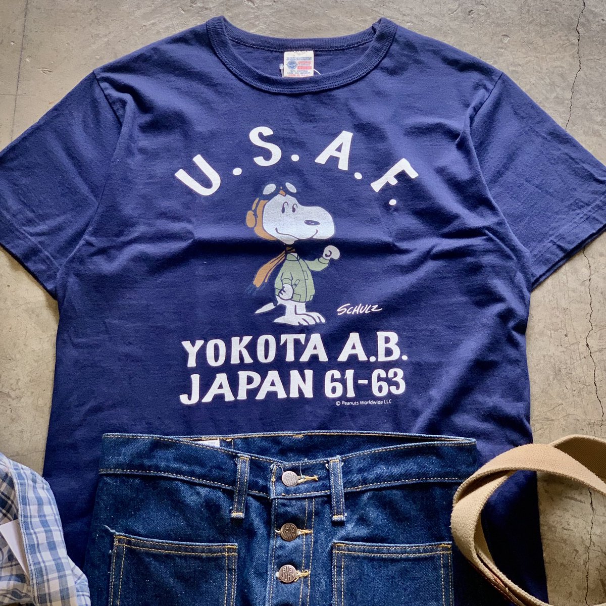 GASLAMPSQUARE_2's tweet image. 🌈#vintagetshirt #buzzricksons #ガスランプスタイル 🌈
操縦士仕様のスヌーピーが凛々しいTee☝︎
日中は羽織ってきたシャツを脱いで
お気に入り達を着飾らず、
シンプルにまとめて歩きたいです✴︎
.
#gaslampsquare下北沢店
#ガスランプスクエア下北沢店