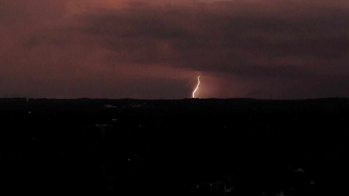 BJeswaldWRBL's tweet image. Tonight’s storm south of Buena Vista was quite the site at sunset. Lightning was captured by Kevin Roble piloting Ranger 3 at 388 feet. #cloudtogroundlighting #GaWxCond #gawx