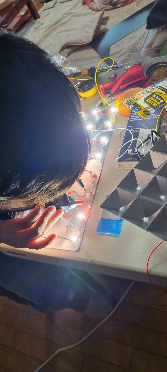 ChrisDaAsian's tweet image. I saw the light

Big thanks to my friend Giorgio for helping me out with the lightbox set up