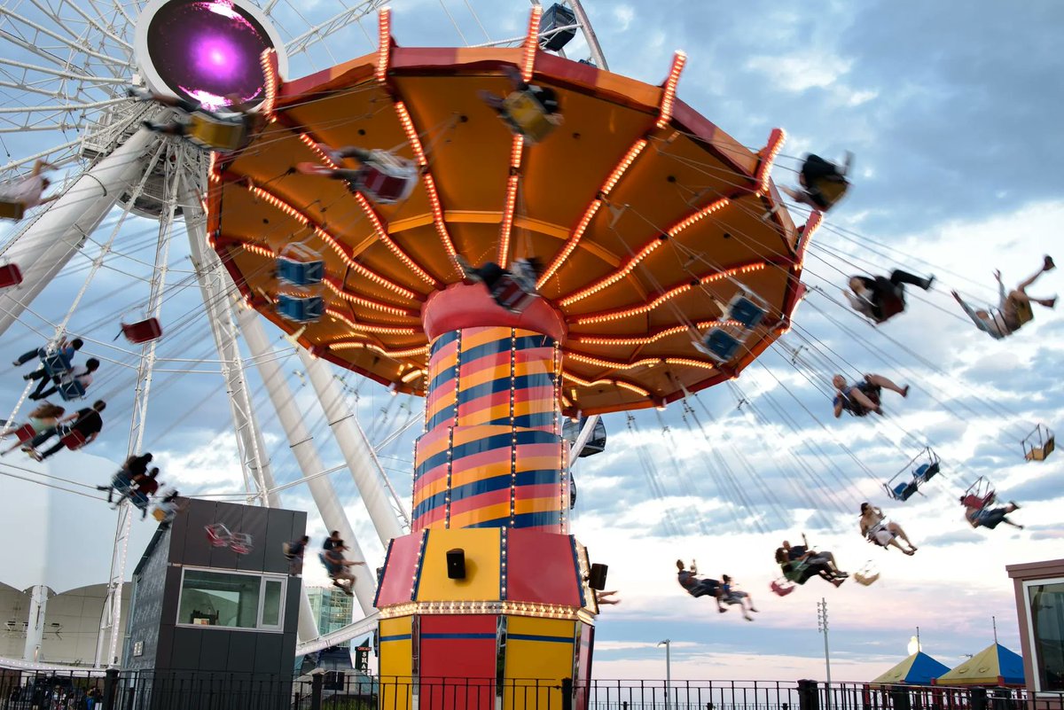 ChooseChicagoMx's tweet photo. Diversión bajo el sol en Navy Pier 🎡. Este verano Navy Pier es un gran lugar para divertirse, comer y tomar algunas fotos increíbles.
#ChicagoGOandKnow #Chicago #ChooseChicago
https://t.co/0jBuZUnM86 https://t.co/14XG95Uqp5