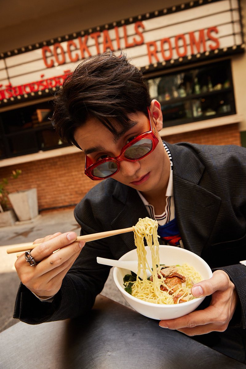 fforcejs's tweet photo. ใครยังไม่มีฟาดยังจ้ะ #IRRESISTIBLExFORCEBOOK https://t.co/nryIevZ9WC