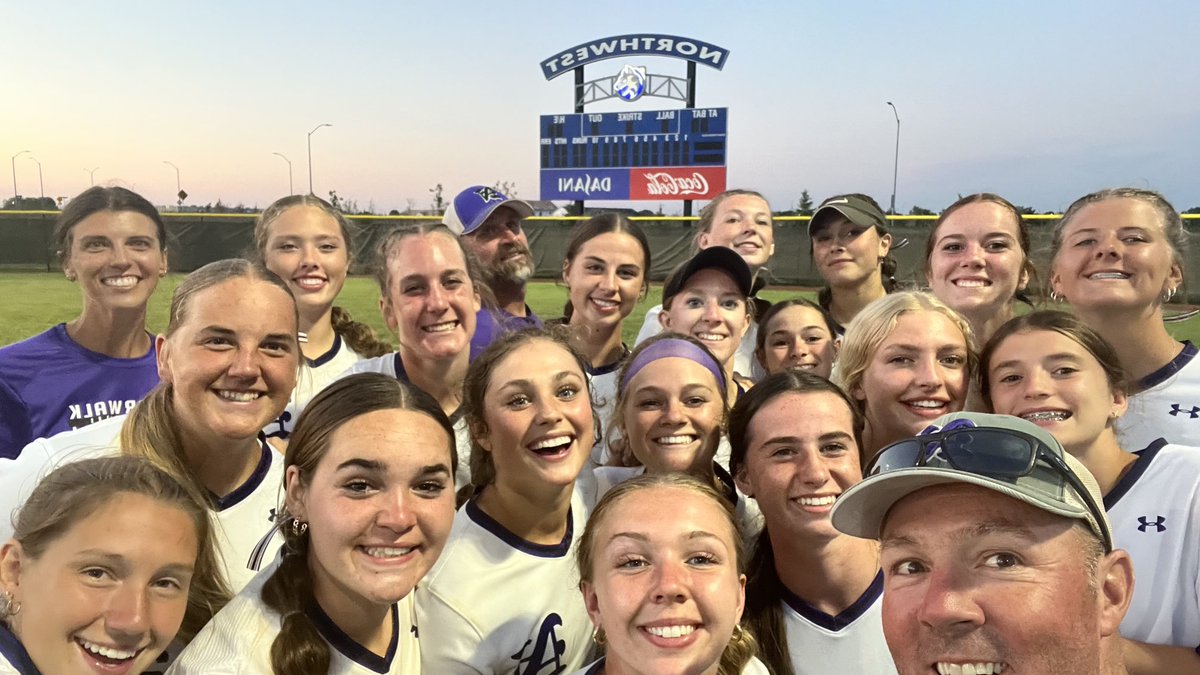 Challenged the players to treat tonight as a playoff game. Went on the road and swept 5A #2 Waukee Northwest 3-0 in Game 1 and 10-5 in Game 2. Game 1 was a gem thrown by ⁦<a href="/zadie_wadle/">Zadie</a>⁩. She struck out 9 and allowed 4 hits. ⁦<a href="/AddiDowne/">Addi Downe</a>⁩ had a big 2RBI double