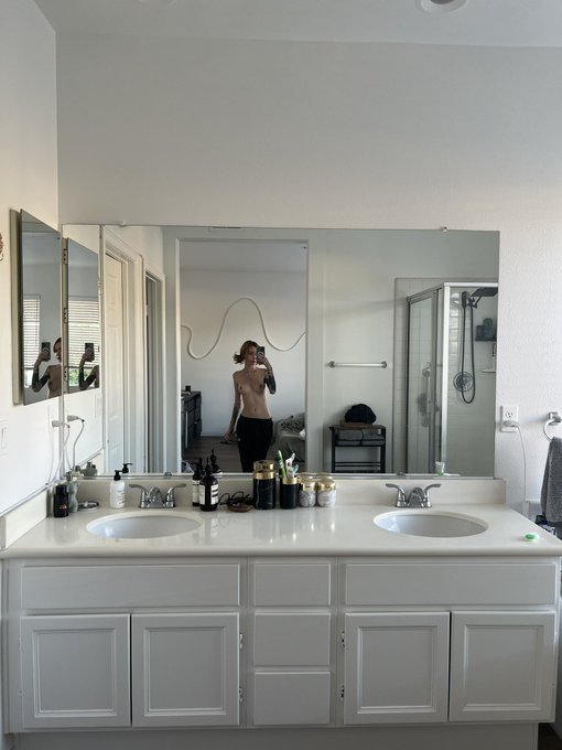 I&rsquo;ll be back on cam around 10/10:30 pm pst https://t.co/M6wzBXtK41<a href="/tag/mvsales"class="tags"><span>#mvsales</span></a>