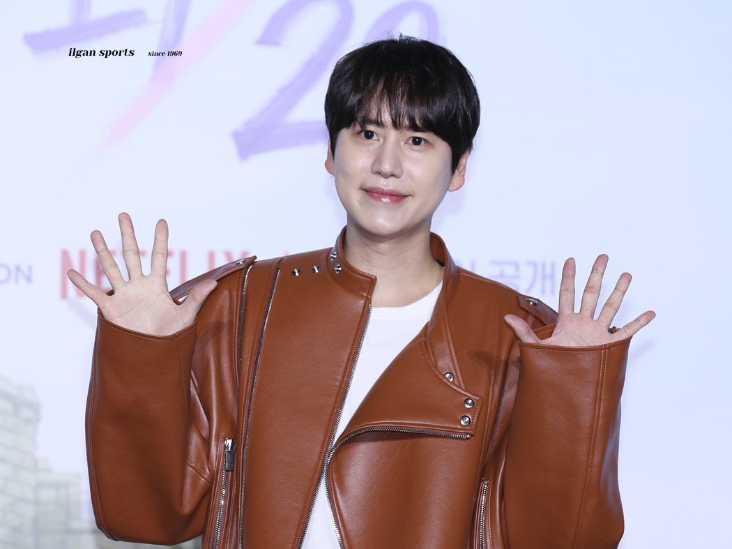 ilgansports's tweet photo. 230706 규현 '19/20(열아홉 스물)' 제작발표회

가까이서 보면 더 ㄱㅇㅇ

📸 https://t.co/XbyW232f9B

#규현 #KYUHYUN
#SUPERJUNIOR #슈퍼주니어 https://t.co/KOAuFvP412
