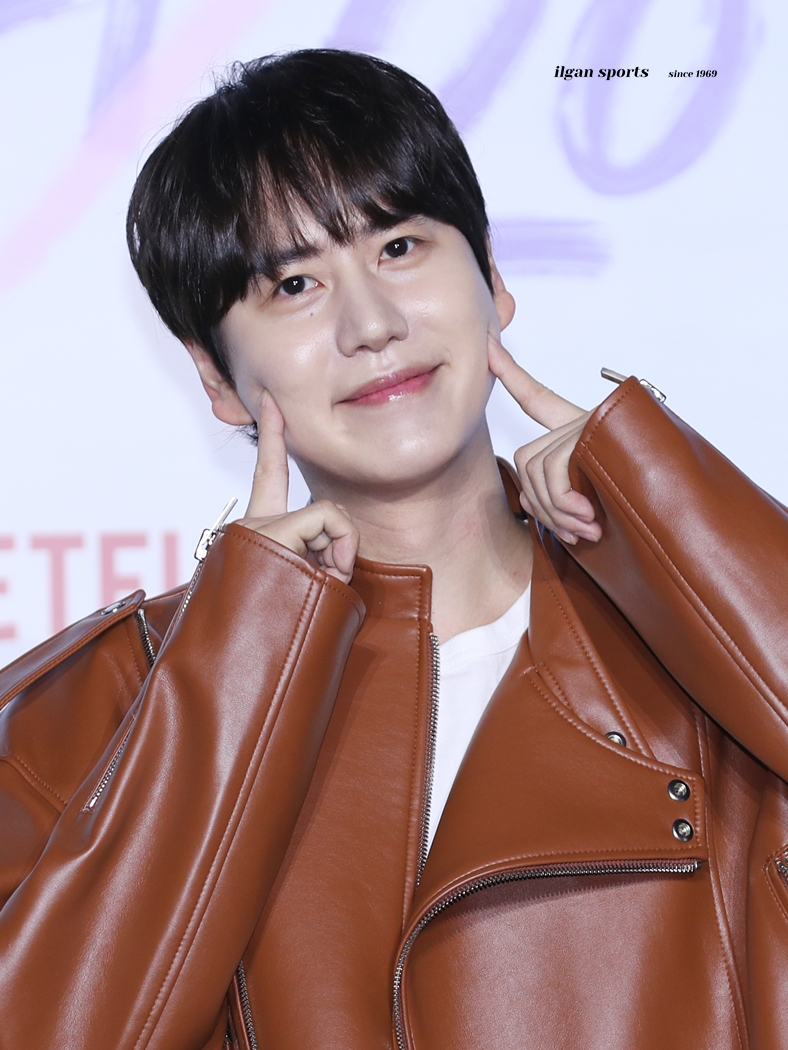 ilgansports's tweet photo. 230706 규현 '19/20(열아홉 스물)' 제작발표회

가까이서 보면 더 ㄱㅇㅇ

📸 https://t.co/XbyW232f9B

#규현 #KYUHYUN
#SUPERJUNIOR #슈퍼주니어 https://t.co/KOAuFvP412