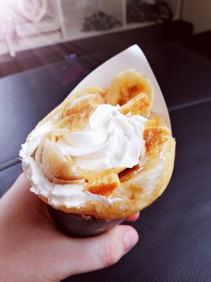 JapanLifeTV's tweet image. Japanische Crêpes sind einfach auf einem anderen Level! 🤤✨
#japan #Crêpe #food