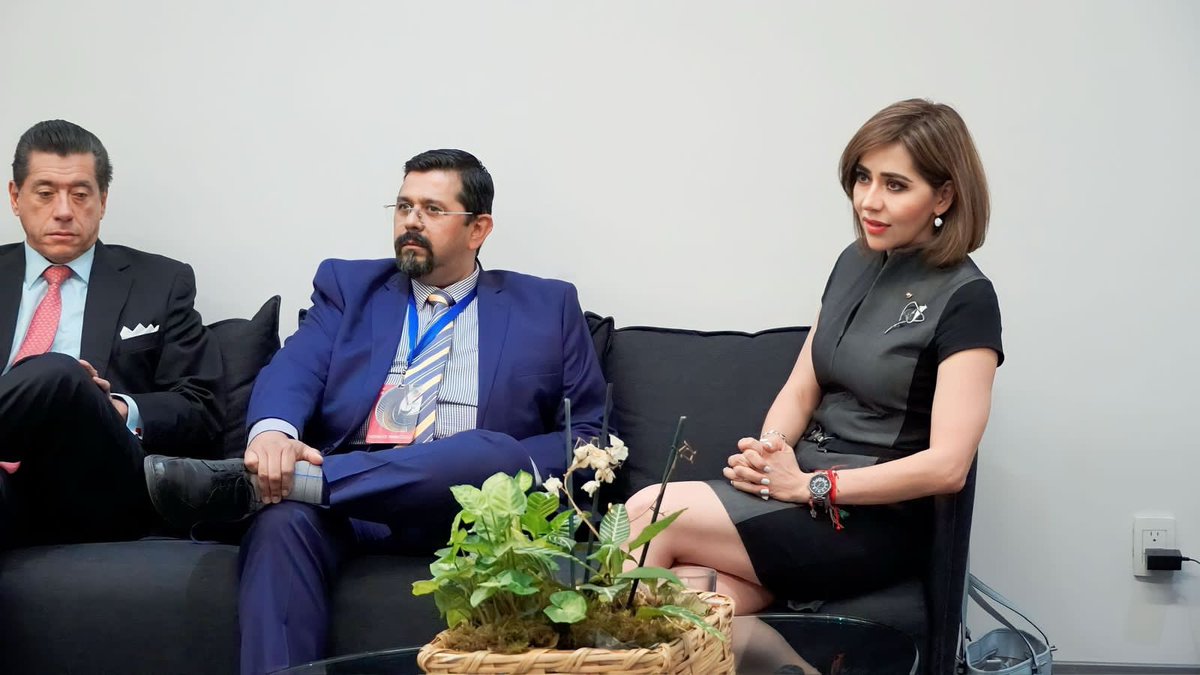 Un gusto saludar a la presidenta del Colegio Nacional del <a href="/NotariadoMex/">Notariado Mexicano</a>, Guadalupe Díaz Carranza, y a personas notarias que impulsan el contemplar esta actividad en la Constitución. #mm