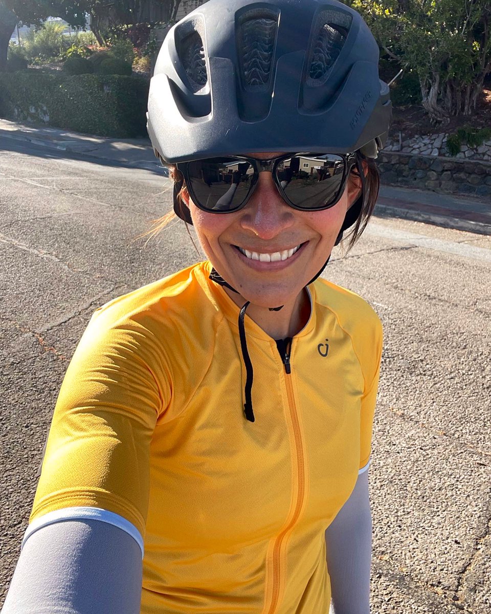 veronica_ruiz's tweet photo. Back in the yellow jersey 😉💛🚴🏽♀️ #YellowJersey #BeginnerCyclist #TourdeFrance #California #CaliforniaBayArea https://t.co/0eWA7WErnu