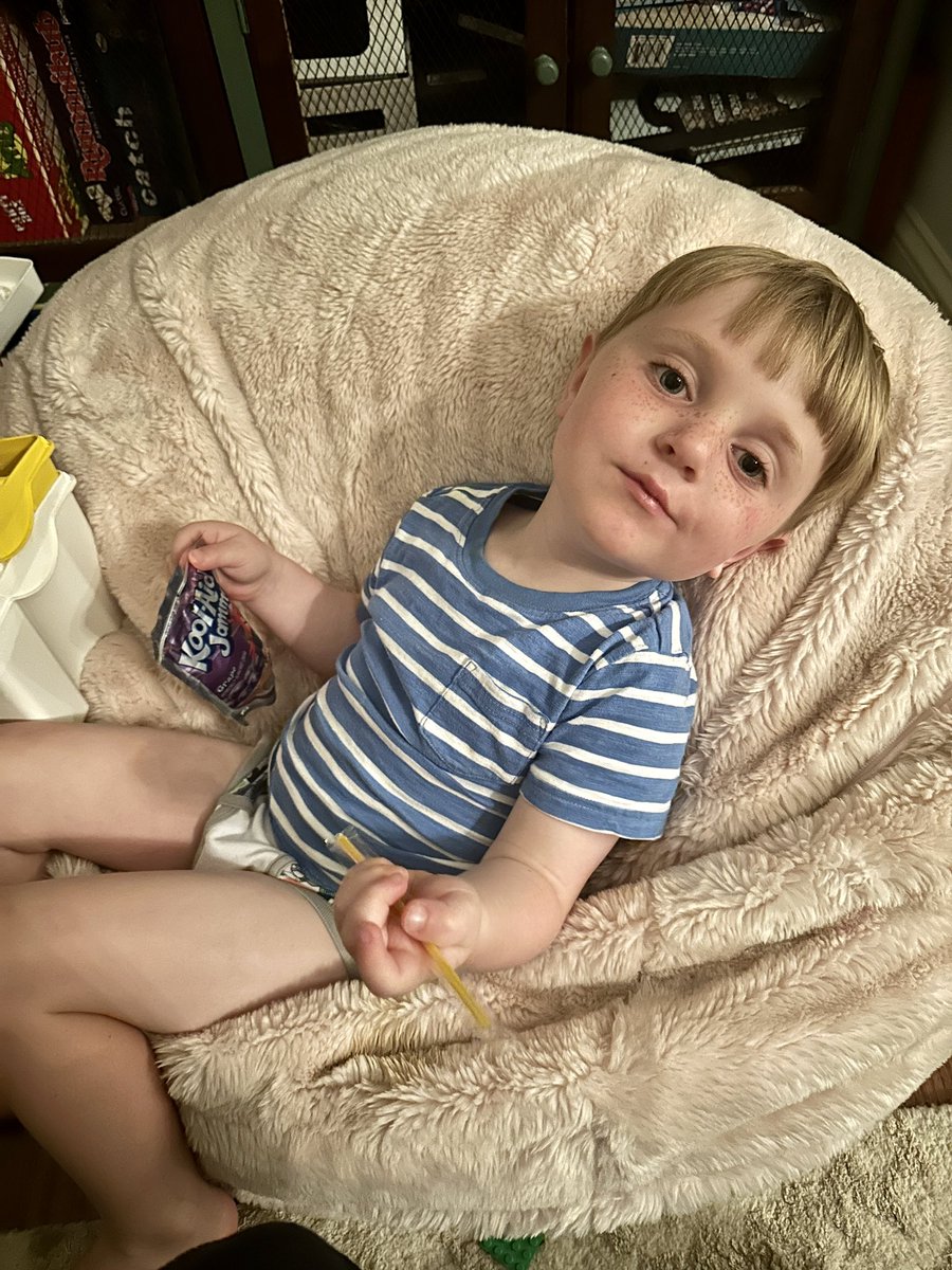 cea_raleigh's tweet photo. How my 3 year old asks for help with his capri sun straw

“I need help baby girl” 🤔 https://t.co/shurwvJqH1