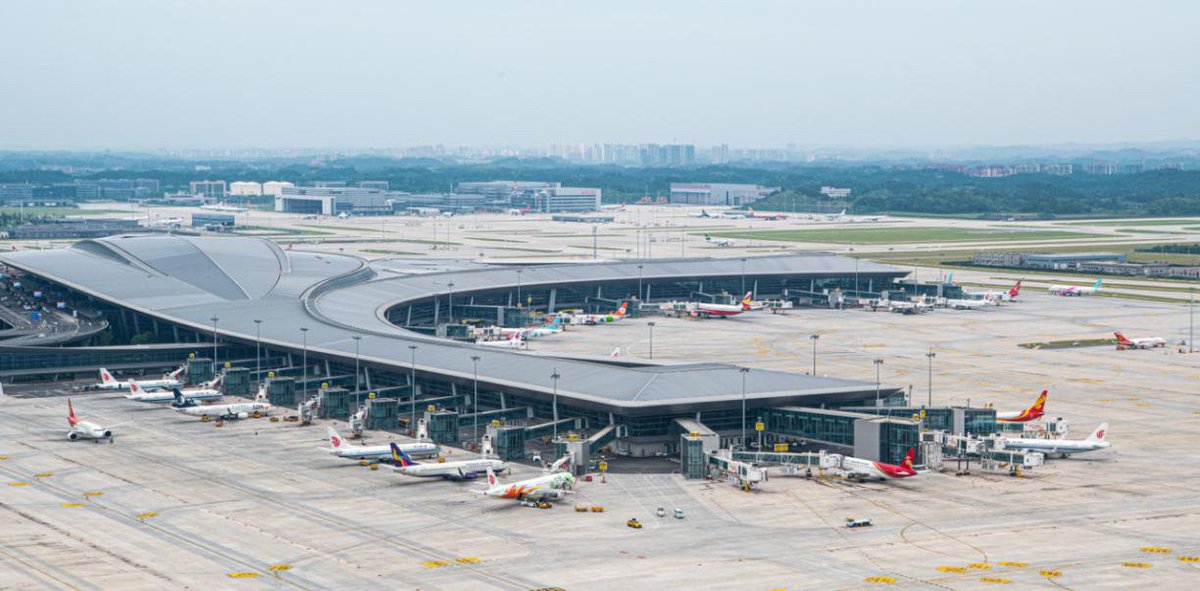 SichuanDaily's tweet photo. For the first time, Chengdu Tianfu International #Airport saw over 1,000 flights daily!

On July 4, 1,013 flights took off and landed at the Tianfu International Airport, carrying more than 130,000 passengers.
The #Chengdu2021 #FISUGames is coming. See you in Chengdu! #SichuanSC https://t.co/pfHYC06mTp