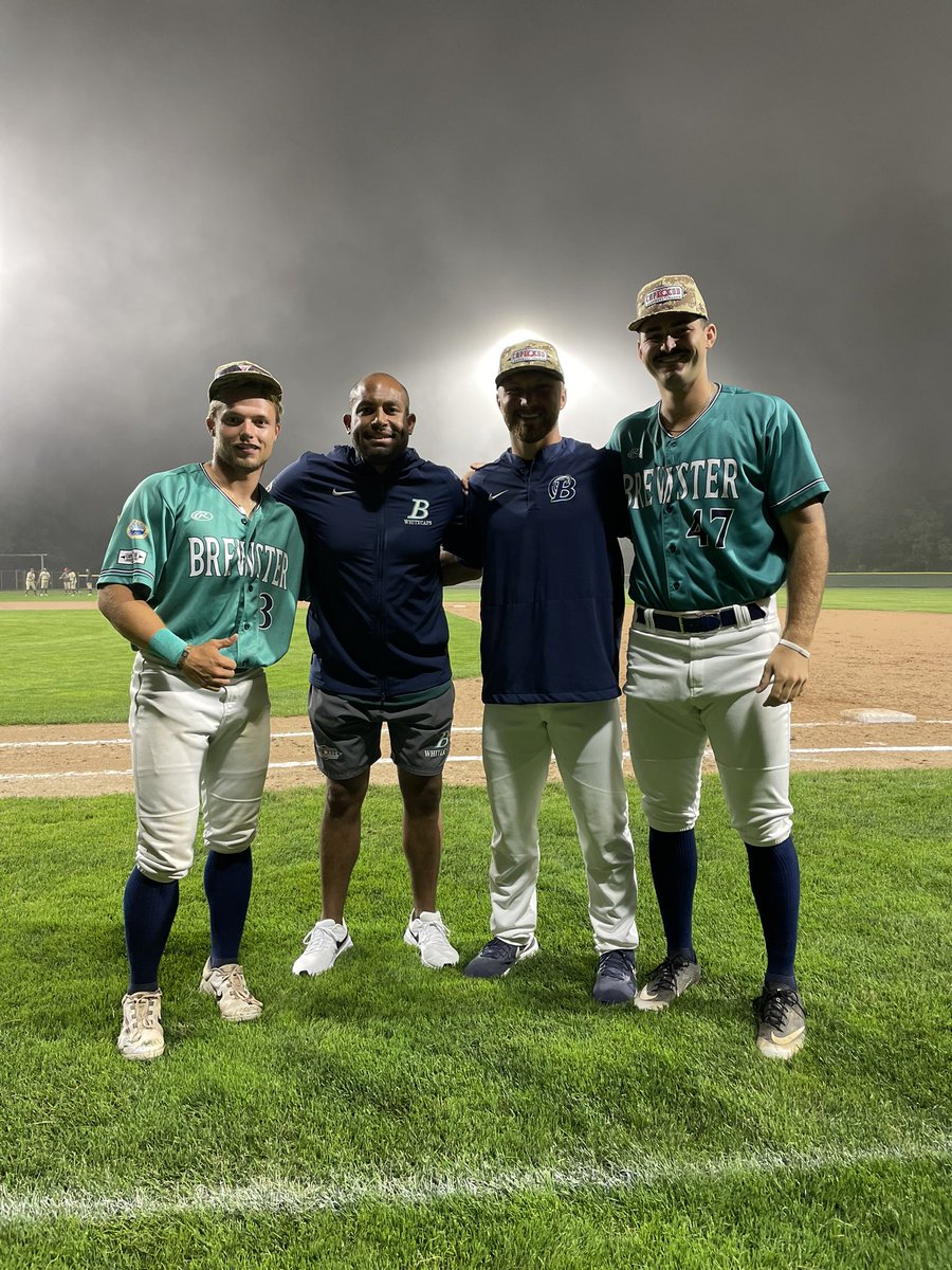 lratchford3's tweet image. Gotta see the #BallFoxes⚾️🦊 grab a @OfficialCCBL victory in Harwich #codball #RidetheWave🌊