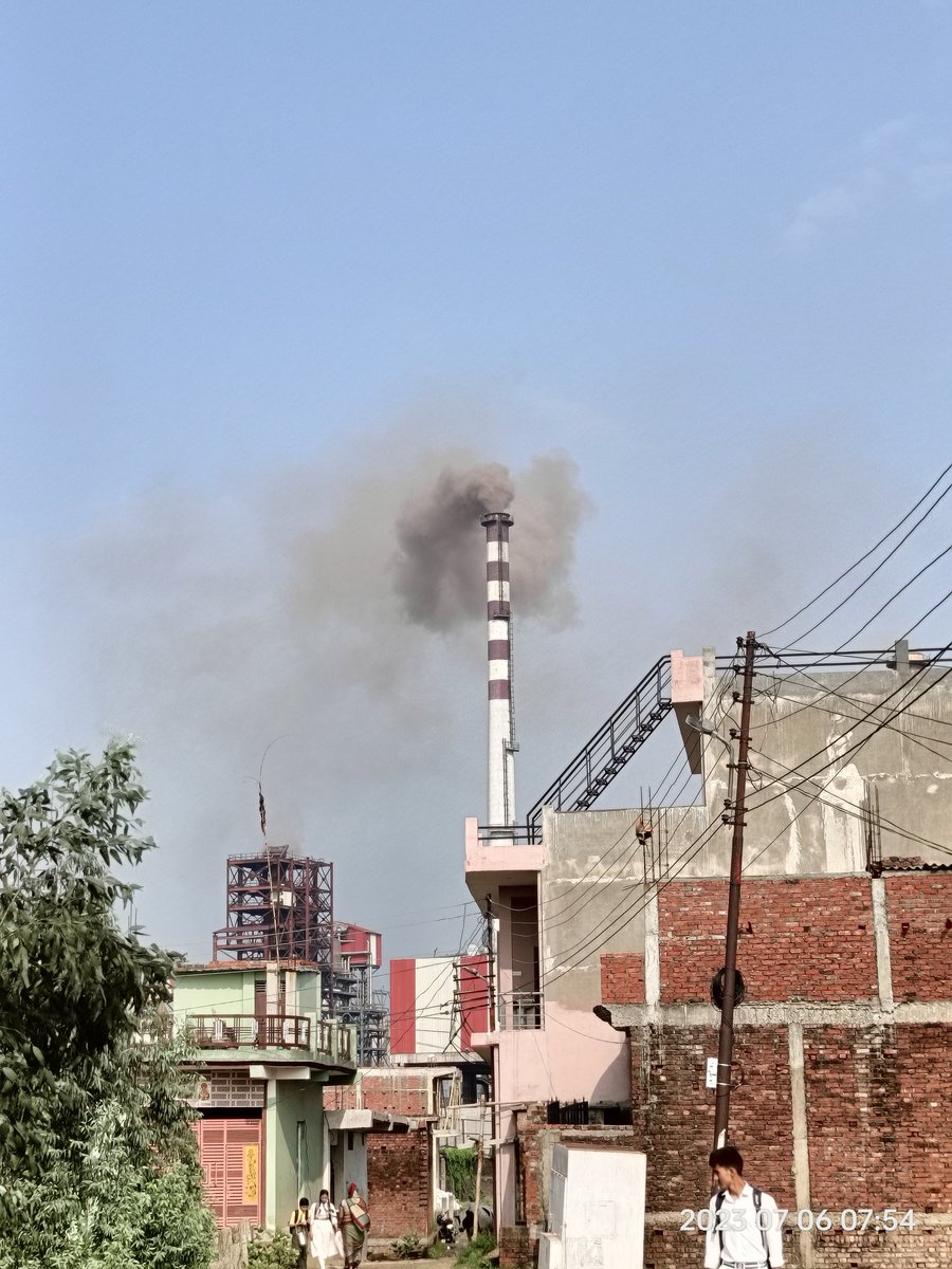 anoopdubey2007's tweet photo. @CPCB_OFFICIAL 
@AmitNig68871876 @vipin10061993 @ashishkumarve @CMOfficeUP @myogiadityanath @narendramodi 
@ZeeNews
@aajtak 

इस प्रदूषण में हमे सहजनवा में रहना चाहिए या नहीं ??? https://t.co/AQ4oOMU1DG
