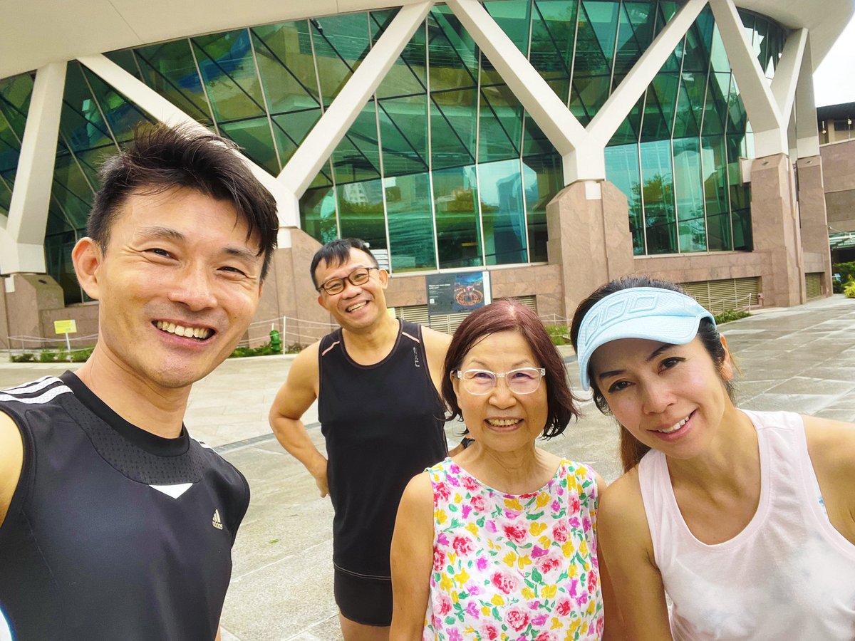 YamKeng's tweet photo. Thanks for joining me this morning despite the drizzle. As the floor was wet, we walked around Marina Bay instead. Still exercising. ๐ช๐ป
But I went back to the gym and ran on the treadmill after that. ๐
#runwithBYK #keepingfittogether #personalresponsibility https://t.co/LPkXjTdOtl