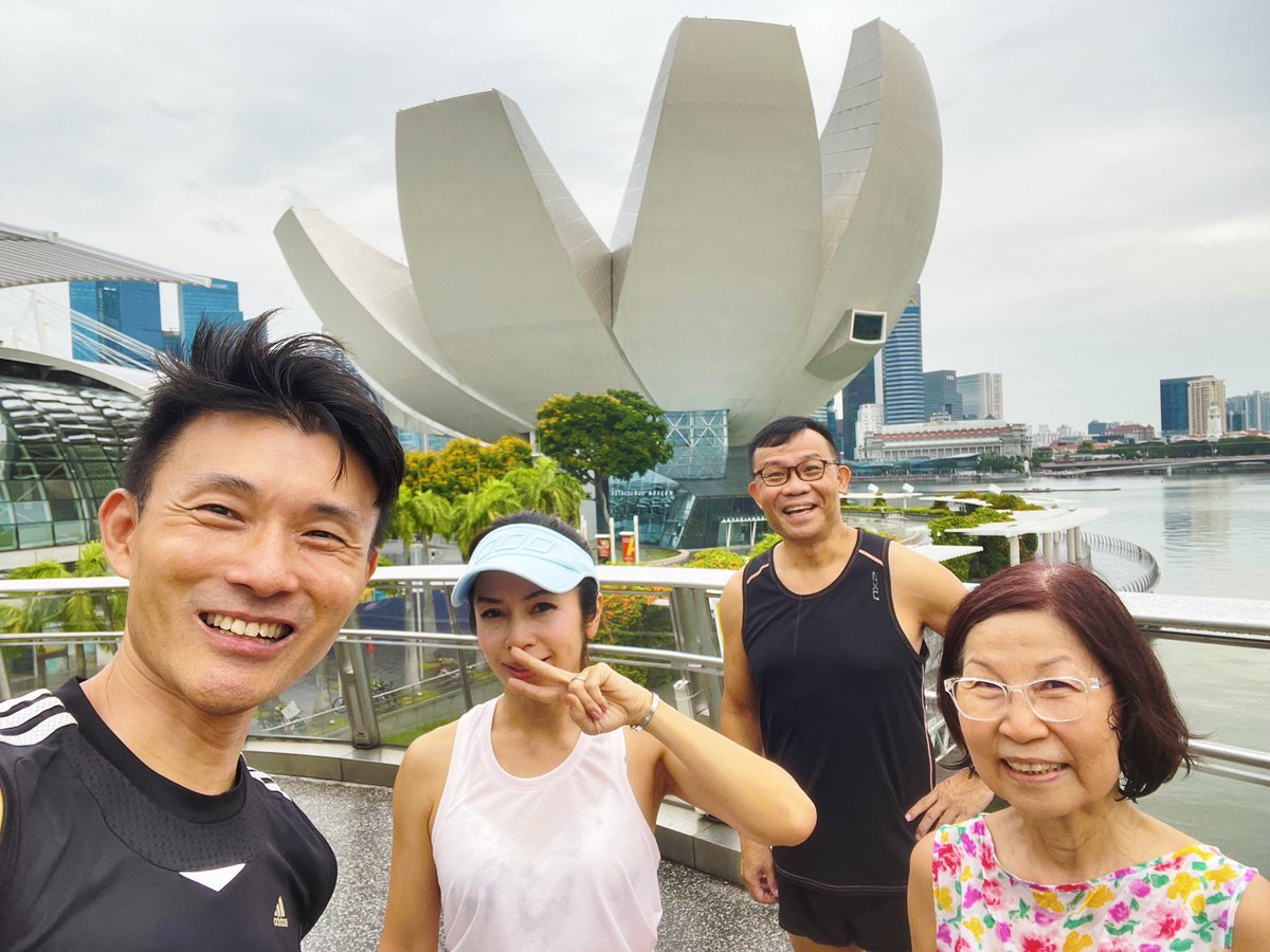 YamKeng's tweet photo. Thanks for joining me this morning despite the drizzle. As the floor was wet, we walked around Marina Bay instead. Still exercising. ๐ช๐ป
But I went back to the gym and ran on the treadmill after that. ๐
#runwithBYK #keepingfittogether #personalresponsibility https://t.co/LPkXjTdOtl