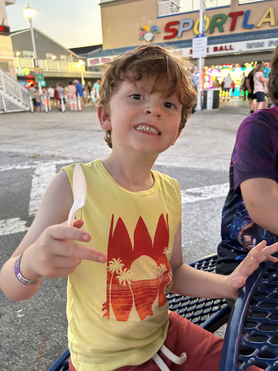 Genna Cajio tweet media