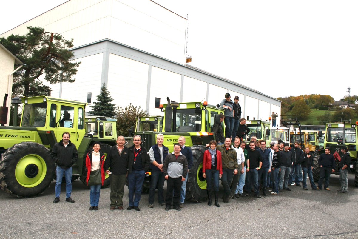 UnimogCommunity's tweet photo. 2009: Stopover at the Gaggenau plant of the former Daimler AG during an MB-trac excursion on the occasion of the MB-trac meeting at the Unimog Museum.
#mbtrac #agrar #agriculture #forestry #forst #mbtracpower #systemschlepper #trac #traktor #tractechnik #unimogcommunity https://t.co/HAcRaDqV3c