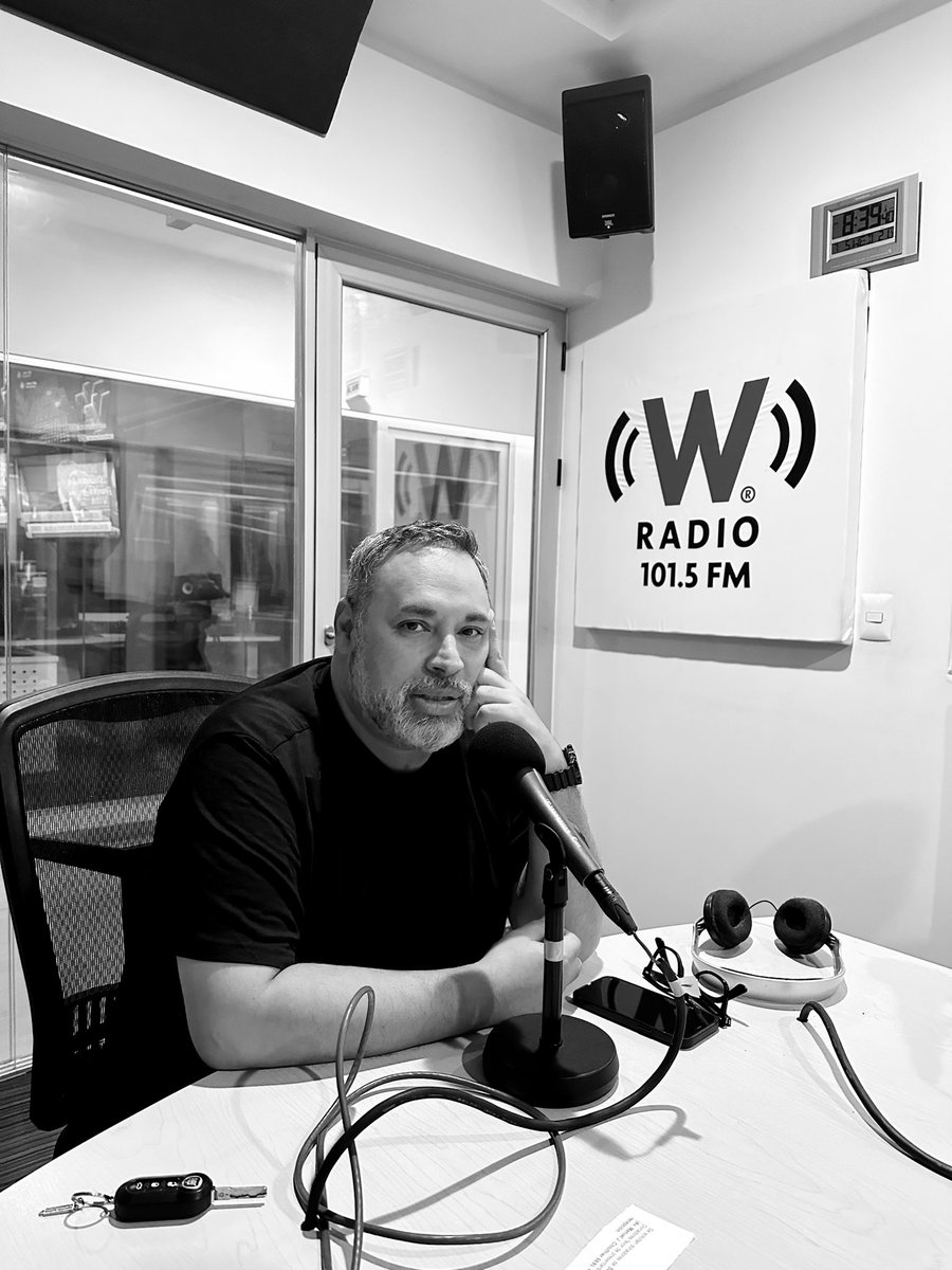 AlejandroFranco's tweet photo. En cabina de @wradiogdl mi amigo Yuri González nos habla esta noche de dos proyectos que nos gustan mucho; uno de rock y uno de techno: @ContrasMusica y 1FM. @WFM_Wradio @WRADIOMexico #WFMWRadio https://t.co/Bknct6F5XQ