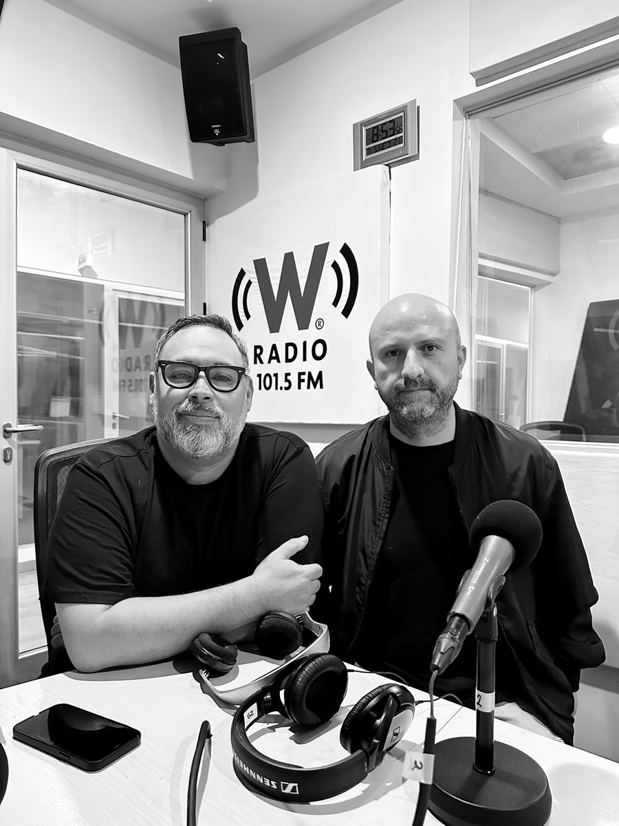 AlejandroFranco's tweet photo. En cabina de @wradiogdl mi amigo Yuri González nos habla esta noche de dos proyectos que nos gustan mucho; uno de rock y uno de techno: @ContrasMusica y 1FM. @WFM_Wradio @WRADIOMexico #WFMWRadio https://t.co/Bknct6F5XQ