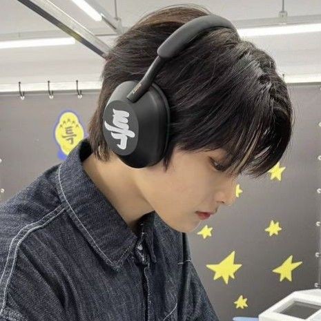 kisisung's tweet photo. Г mini au Hyunin 
donde Jeongin trabaja en un oxxo y piensa que lo van a asaltar o donde Hyunjin se queda flechado por el lindo cajero del oxxo https://t.co/eiAkCPFvHj