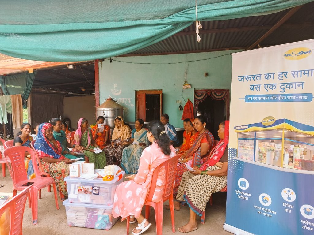 BPCLNB's tweet photo. Urja Devi has their own community, Now our team has reached to meet them with women heigne products.
At Yesgaon Maharashtra 
#urjadevi @BPCLimited @cmdbpcl @BijuGopinath5 https://t.co/fKdd50iuLq