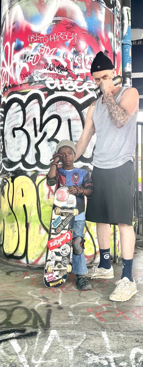 MEGLADON415's tweet photo. The Legend CASK640 awarded Lil Rah’Rah his board for going hard in the paint…. awesome https://t.co/alEWmBt6qG