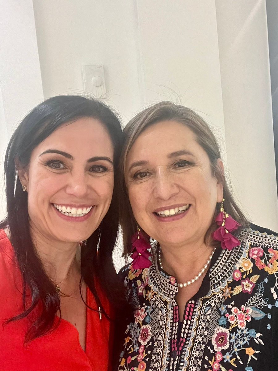 AleGutierrez_mx's tweet photo. Un gusto coincidir con mi querida @XochitlGalvez https://t.co/JtSzFH99M5
